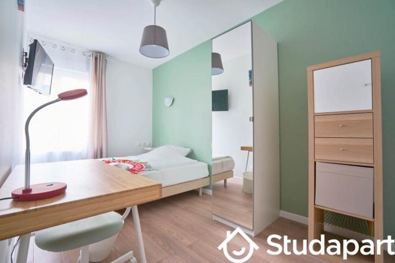 Chambre - 12 m² - 1 pièce