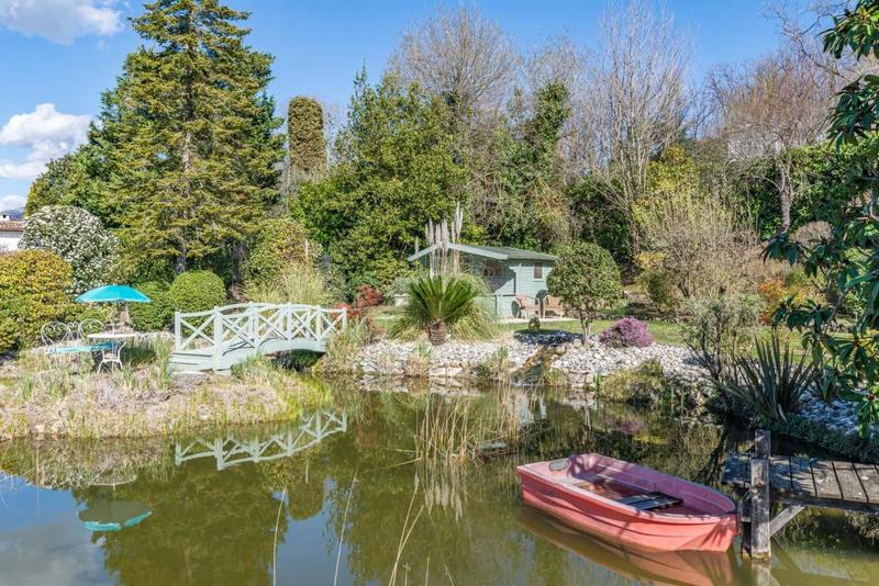 Propriété - 330 m² - 11 pièces