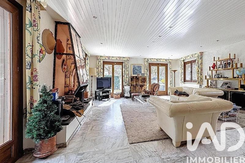 Maison - 251 m² - 9 pièces