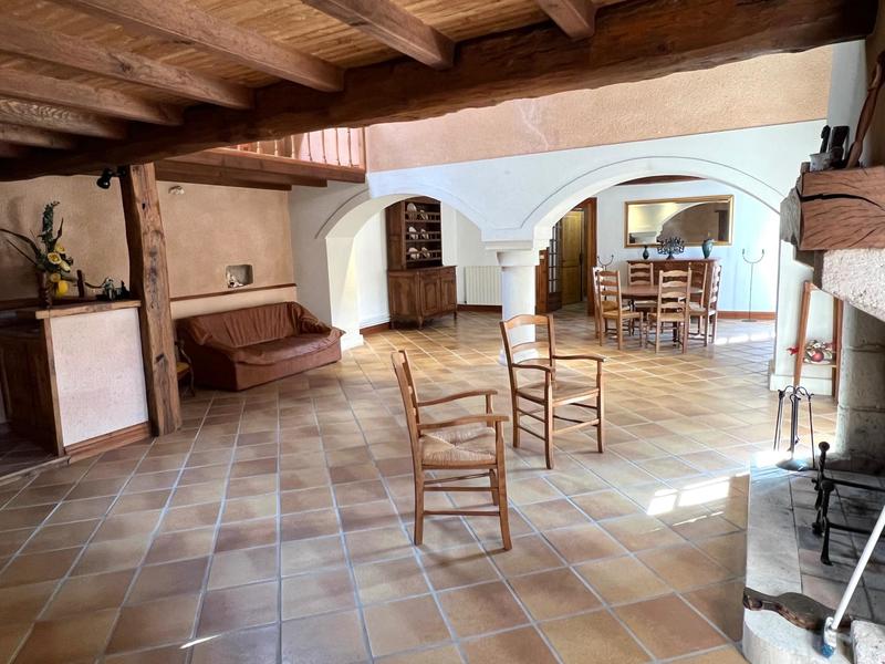 Maison - 250 m² - 7 pièces