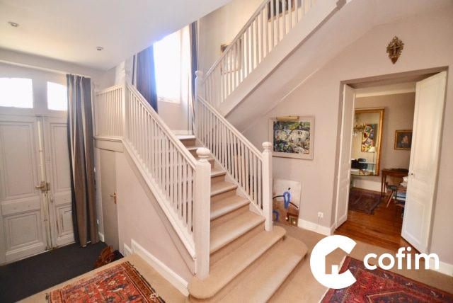 Maison - 272 m² - 10 pièces