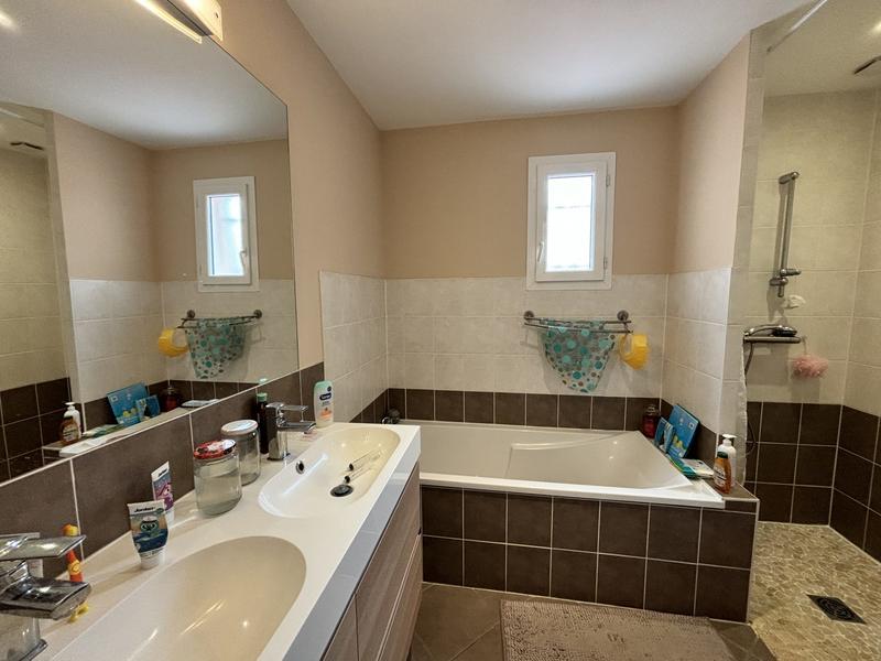 Villa - 160 m² - 8 pièces