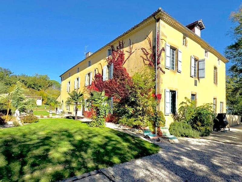 Château - 1 600 m² - 50 pièces