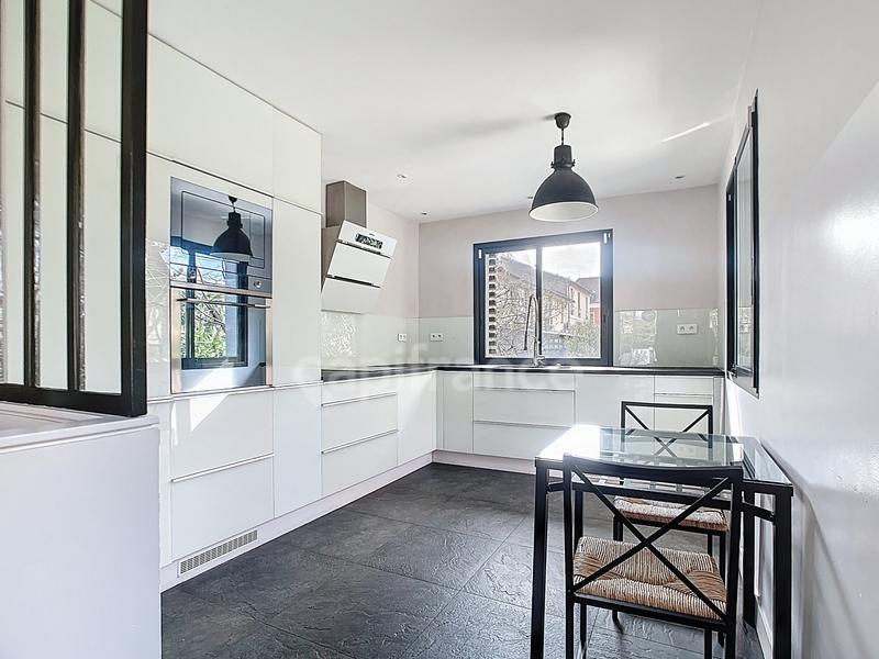 Maison - 181 m² - 8 pièces