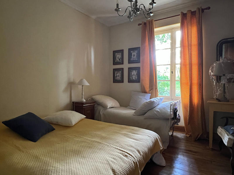 Maison - 200 m² - 10 pièces