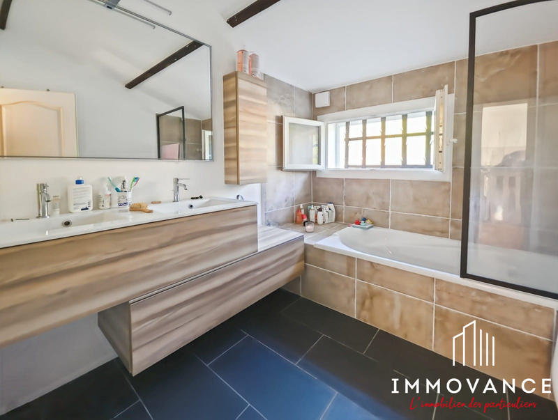 Maison - 140 m² - 5 pièces