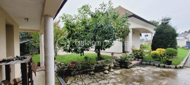 Demeure - 240 m² - 9 pièces