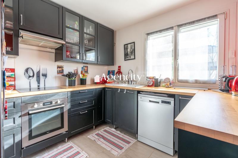 Maison - 99 m² - 5 pièces