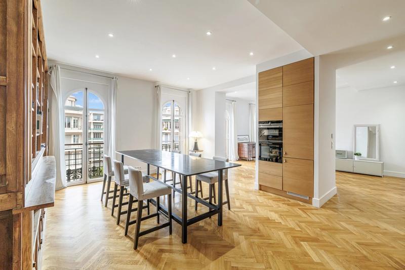 Appartement - 168 m² - 5 pièces