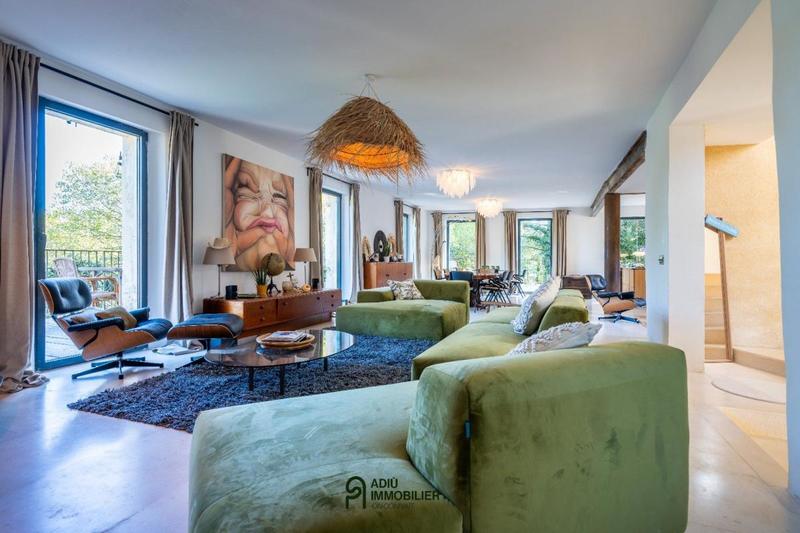 Mas - 300 m² - 10 pièces