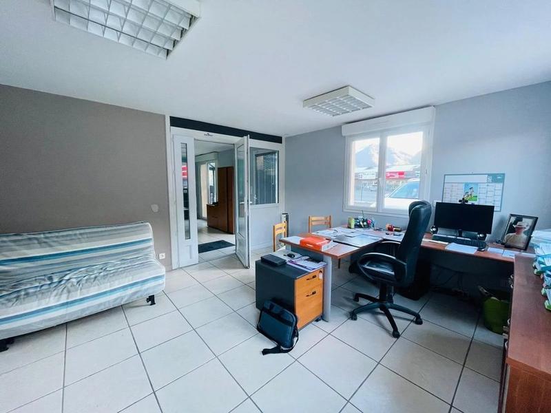 Local commercial - 180 m² - 5 pièces