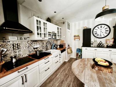 Maison - 195 m² - 7 pièces