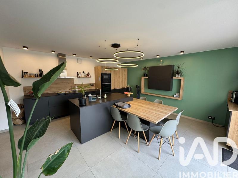 Maison - 203 m² - 7 pièces