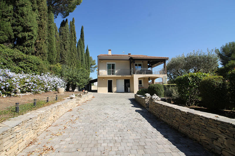 Maison - 201 m² - 7 pièces