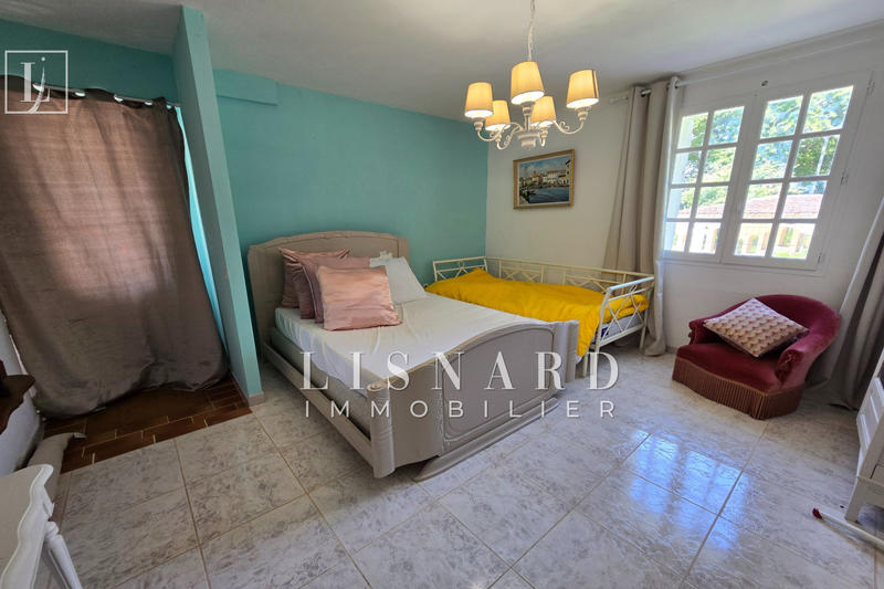 Maison - 240 m² - 6 pièces