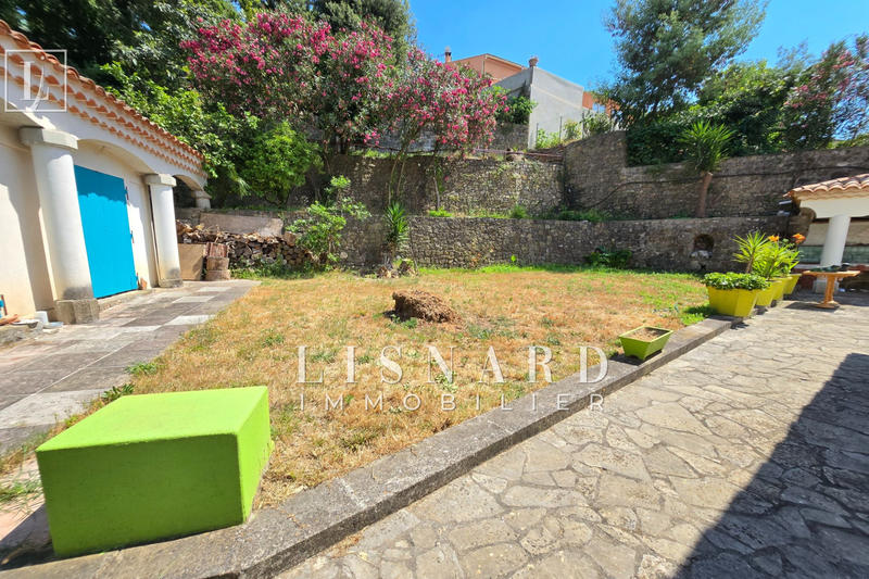 Maison - 240 m² - 6 pièces