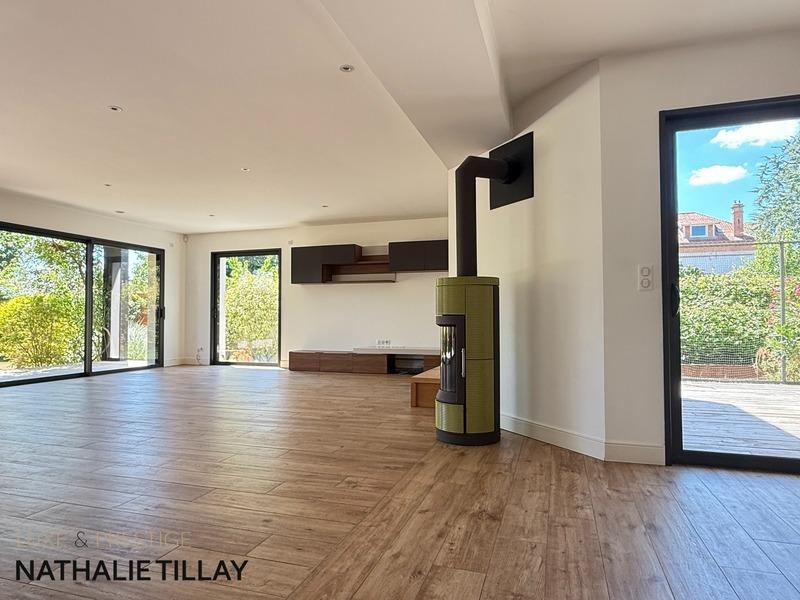 Maison - 345 m² - 9 pièces