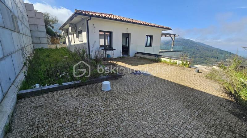 Maison - 172 m² - 3 pièces