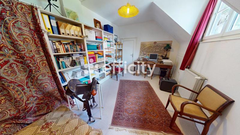 Maison - 296 m² - 12 pièces