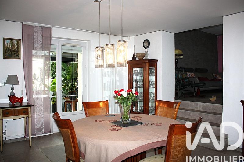 Maison - 250 m² - 6 pièces