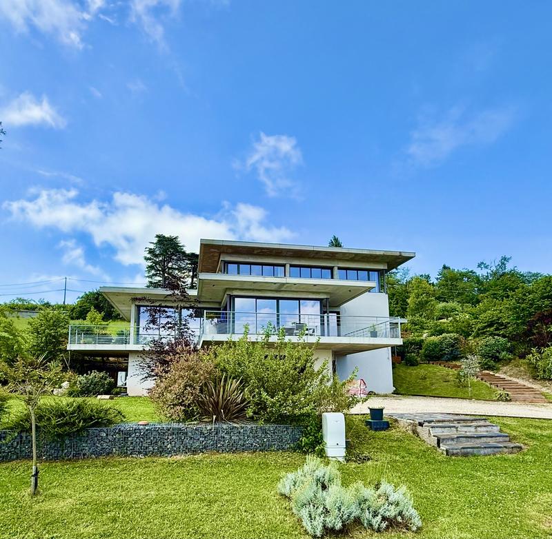 Maison - 280 m² - 6 pièces