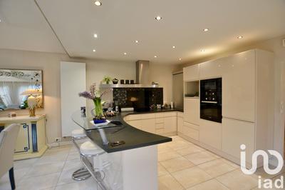 Maison - 181 m² - 8 pièces