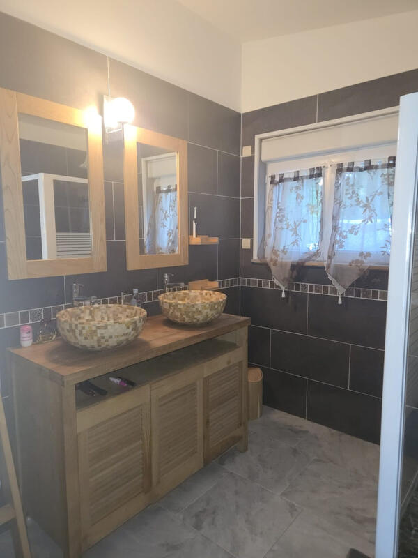 Maison - 215 m² - 9 pièces