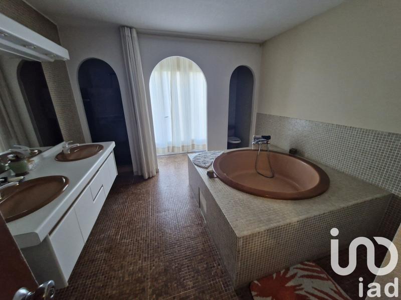 Maison - 560 m² - 10 pièces