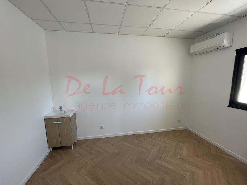 Local commercial - 90 m² - 5 pièces