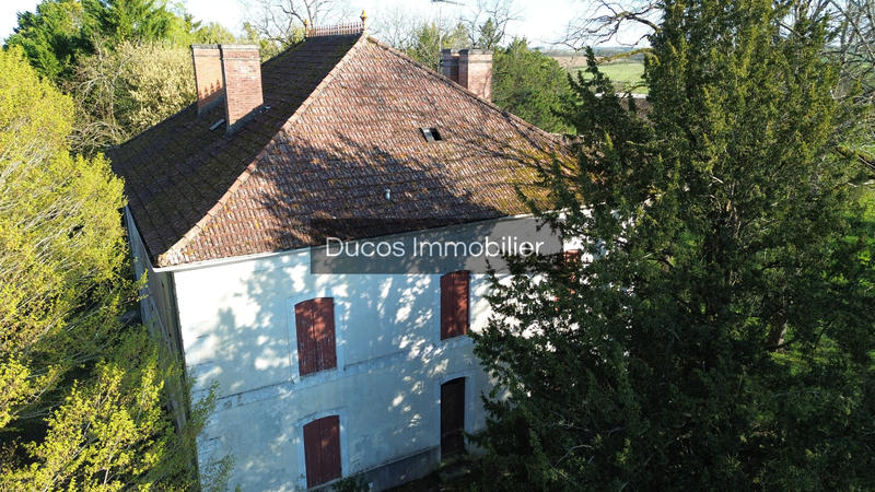 Maison - 360 m² - 8 pièces