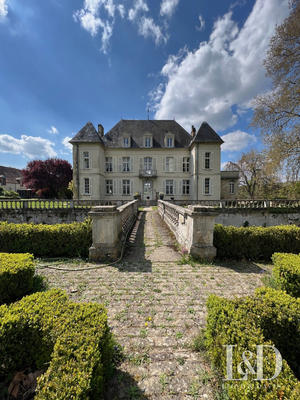Château - 450 m² - 14 pièces