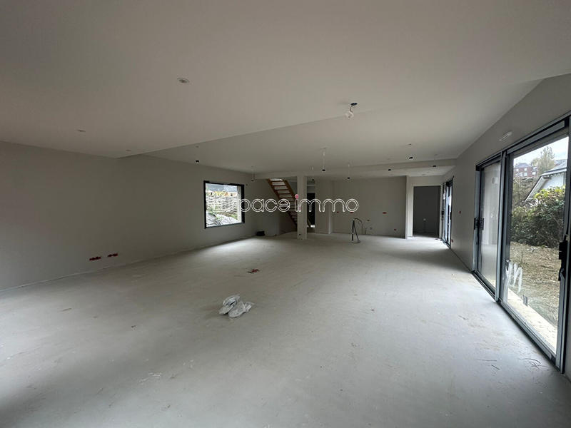 Maison - 200 m² - 6 pièces