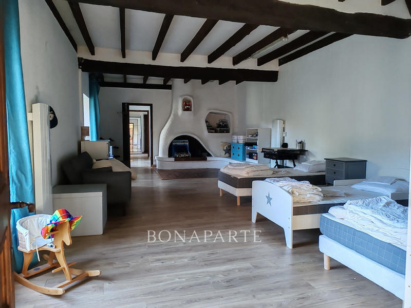 Maison - 285 m² - 9 pièces