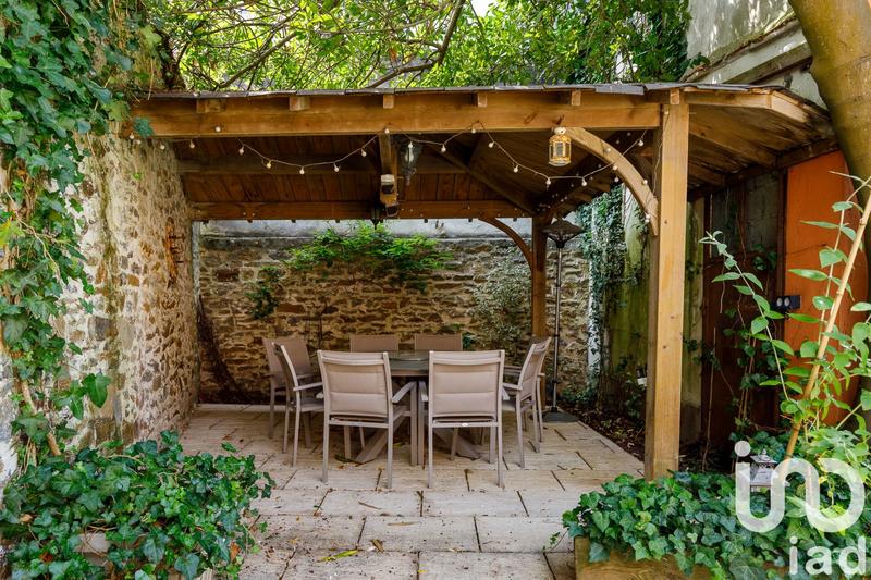 Maison - 280 m² - 9 pièces