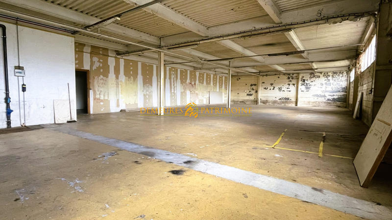 Local commercial - 1 220 m²