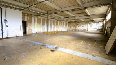 Local commercial - 1 220 m²