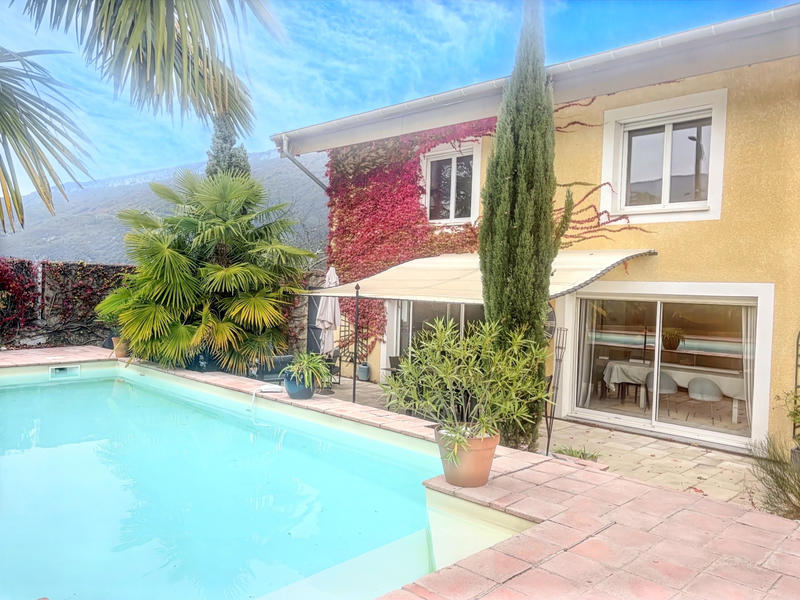 Maison - 310 m² - 8 pièces