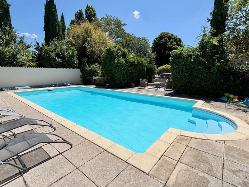 Maison - 429 m² - 17 pièces