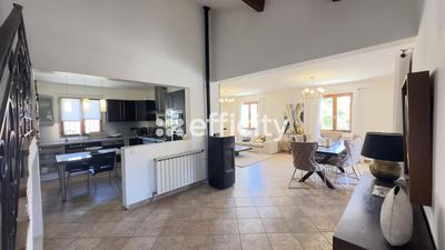 Maison - 182 m² - 7 pièces
