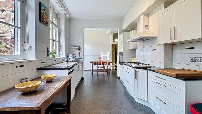 Maison - 296 m² - 8 pièces