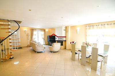 Maison - 95 m² - 5 pièces