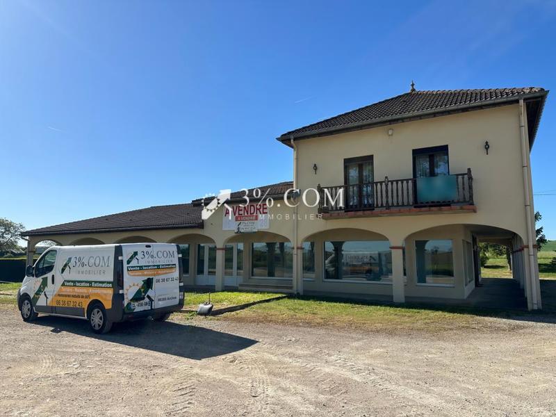 Maison - 639 m² - 12 pièces