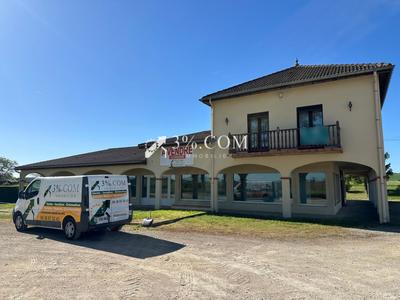 Maison - 639 m² - 12 pièces