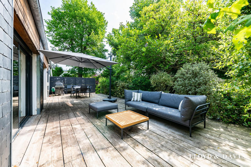 Maison - 326 m² - 8 pièces