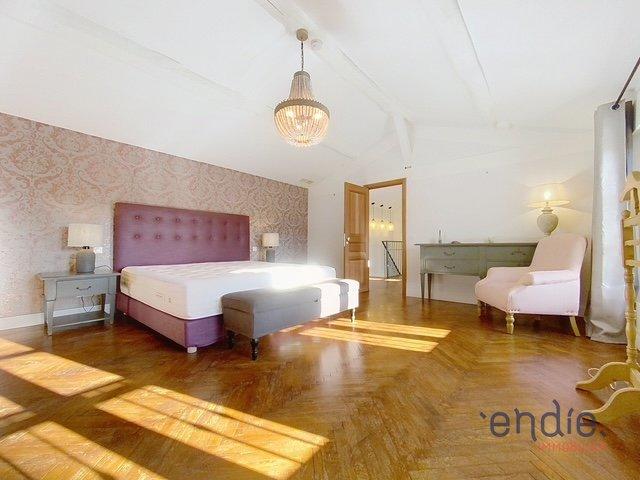 Maison - 258 m² - 7 pièces