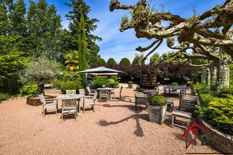 Propriété - 460 m² - 16 pièces