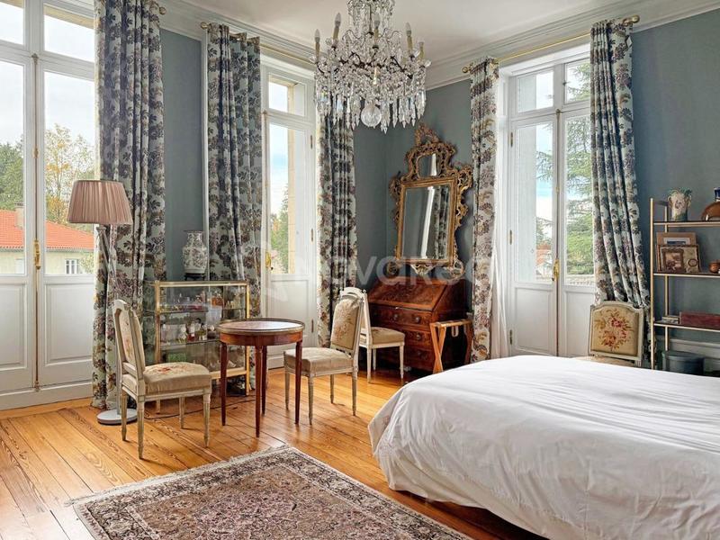 Appartement - 300 m² - 8 pièces