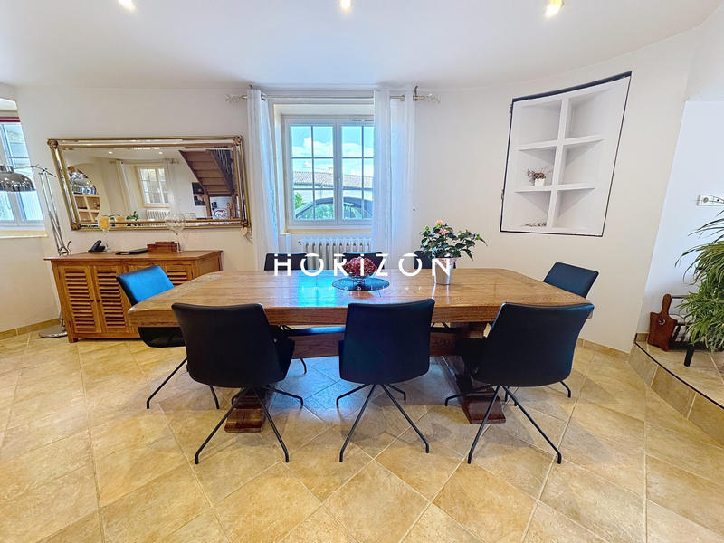 Maison - 201 m² - 6 pièces