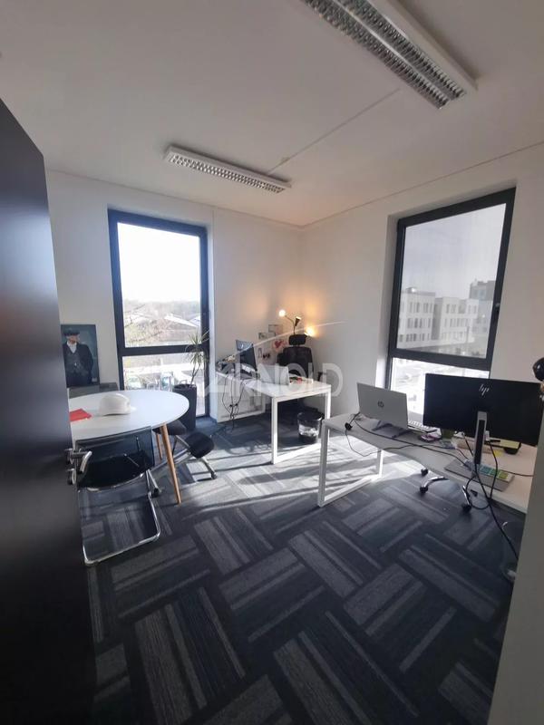 Bureau - 115 m² - 8 pièces