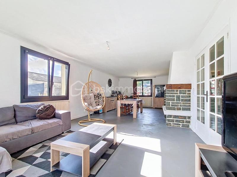 Maison traditionnelle - 180 m² - 8 pièces